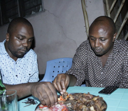 Crispy and tasty pork attracts different customers